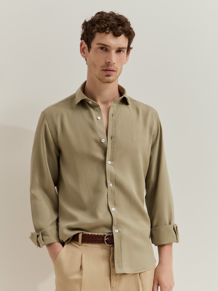 Camisa slim fit em liocel e linho