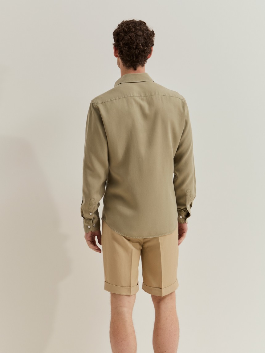 Camisa slim fit em liocel e linho