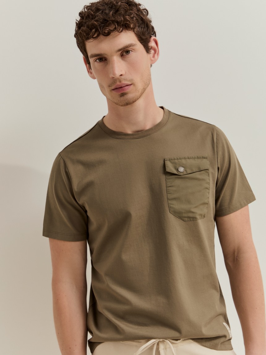 T-shirt with pocket