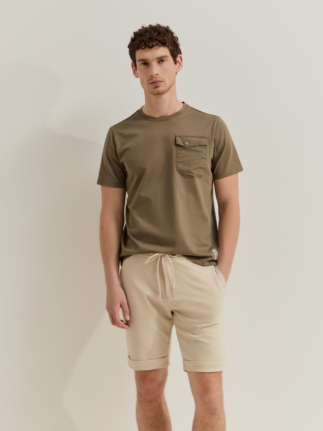 T-shirt com bolso