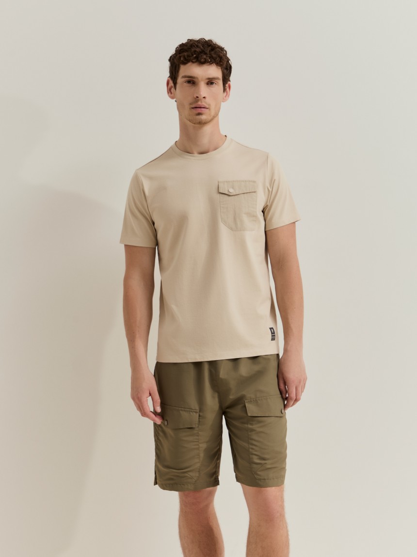 T-shirt com bolso