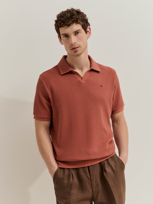 Polo de malha com textura waffle