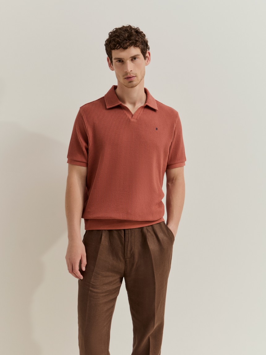 Polo de malha com textura waffle