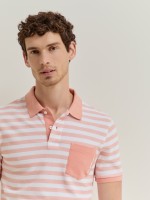Polo de manga curta �s riscas