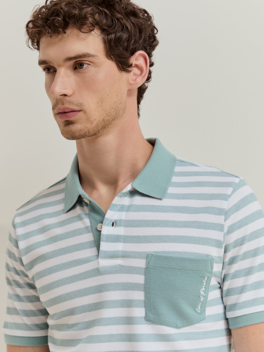Polo de manga curta �s riscas