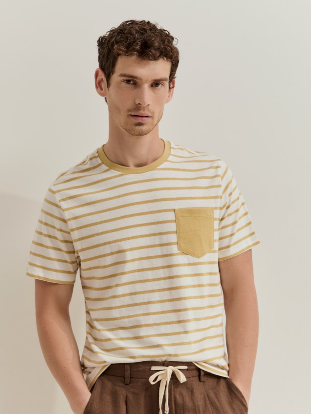 T-shirt �s riscas