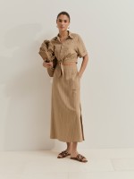 Saia midi com riscas