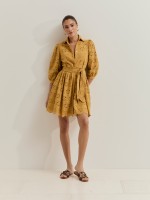 Vestido curto com bordado ingl�s