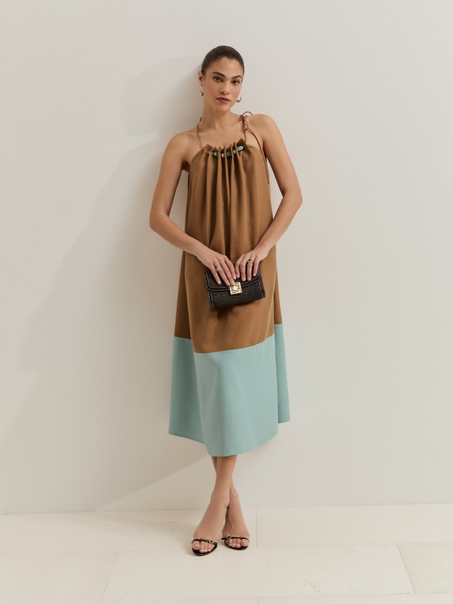 Vestido midi bicolor com pedras