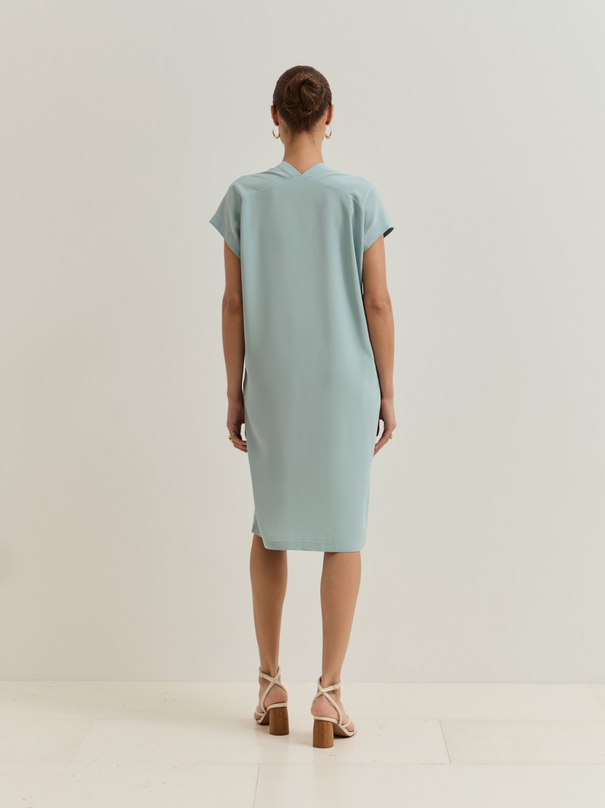 Vestido com corte recto
