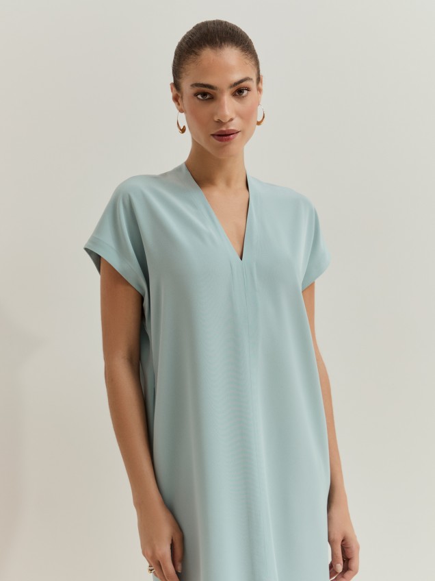Vestido com corte recto