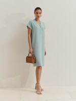 Vestido com corte recto