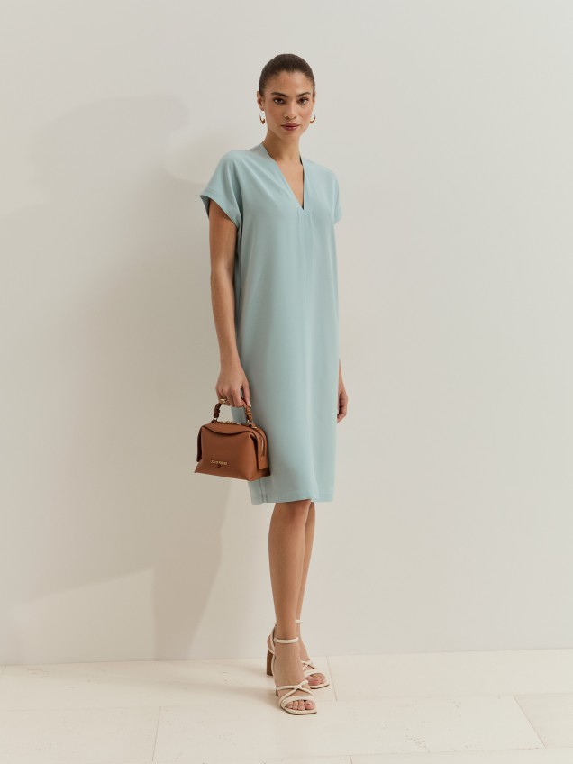Vestido com corte recto