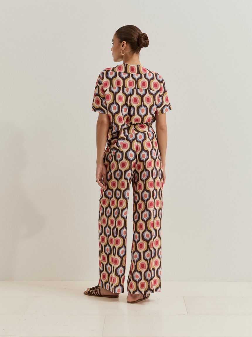Wide-leg trousers