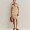 Vestido em malha �s riscas