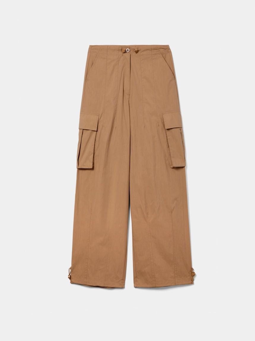 Pants with cargo pockets