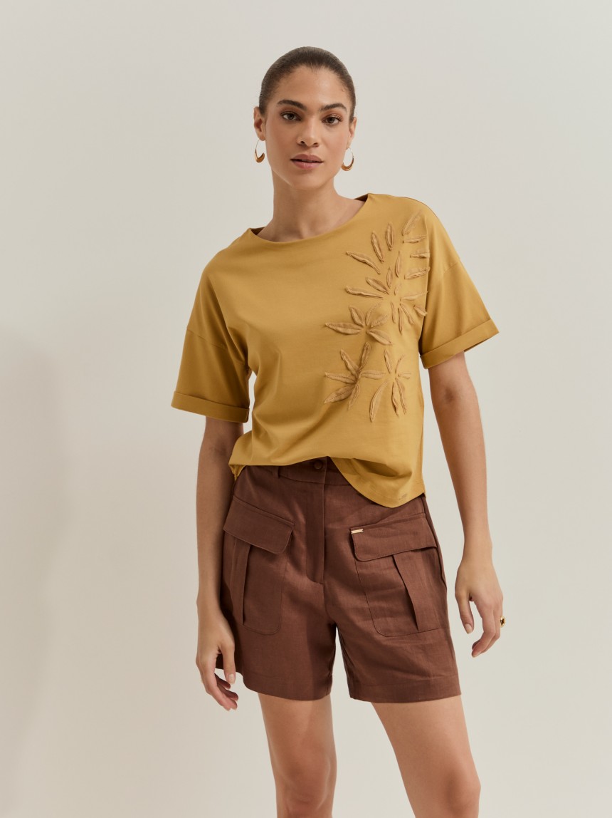 T-shirt with leaf application