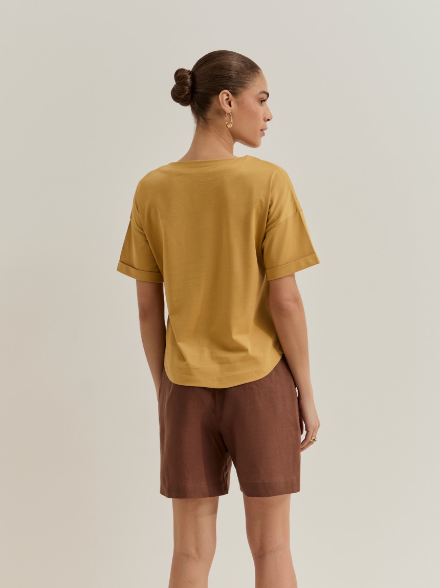 T-shirt with leaf application