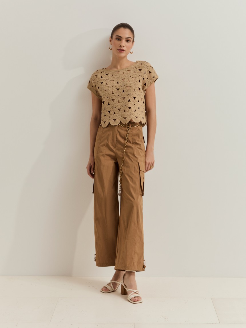 Top floral em crochet