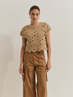 Top floral em crochet