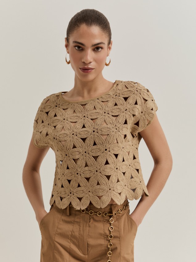 Top floral em crochet