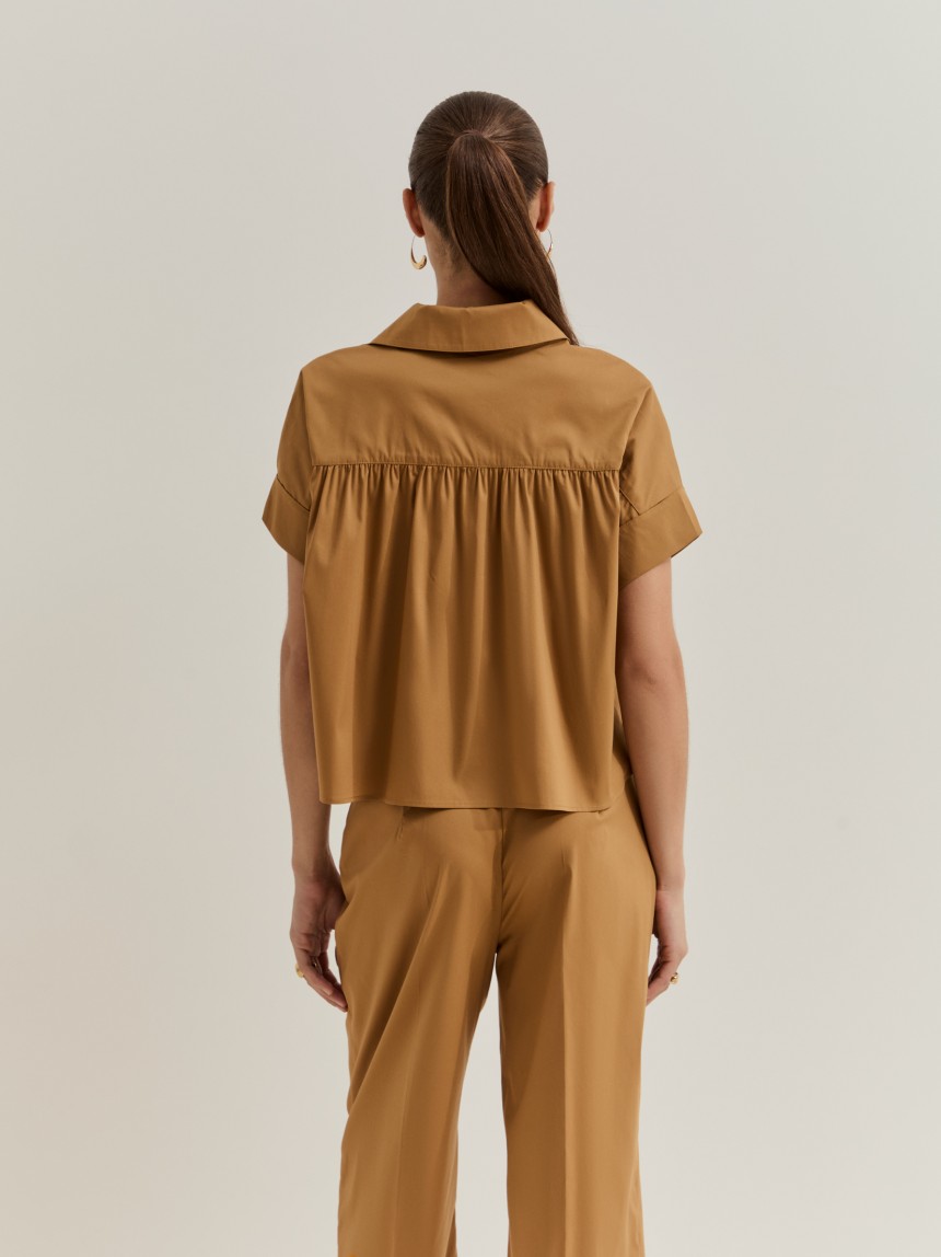 Short-sleeved blouse