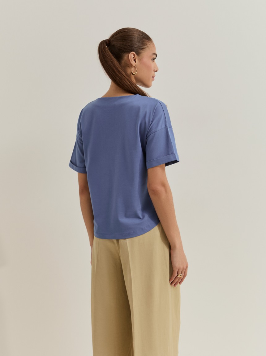 T-shirt with leaf application
