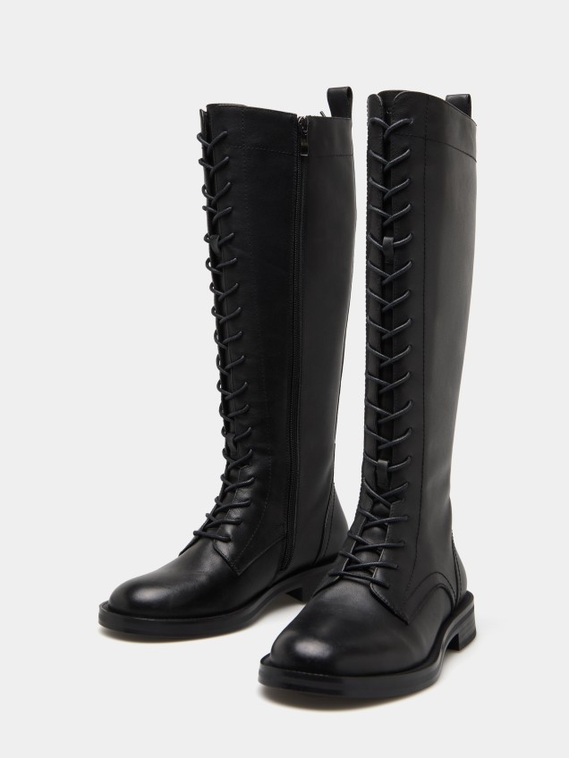 Bota de cano alto em pele - Image product