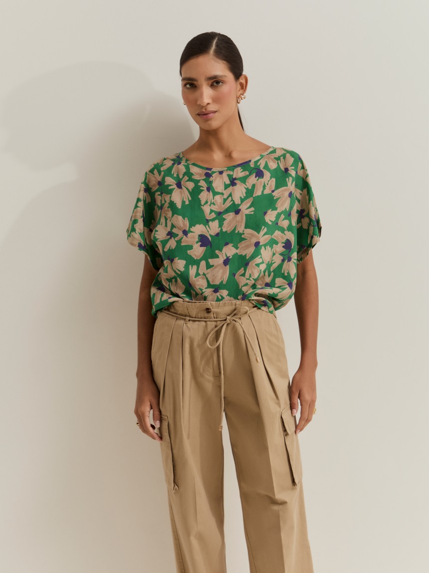 Blusa floral em liocel