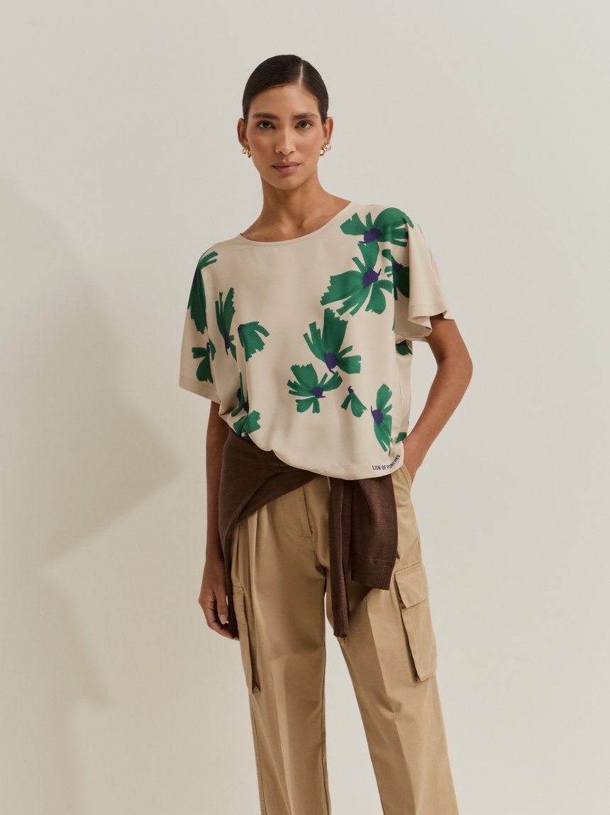 Blouse with floral pattern