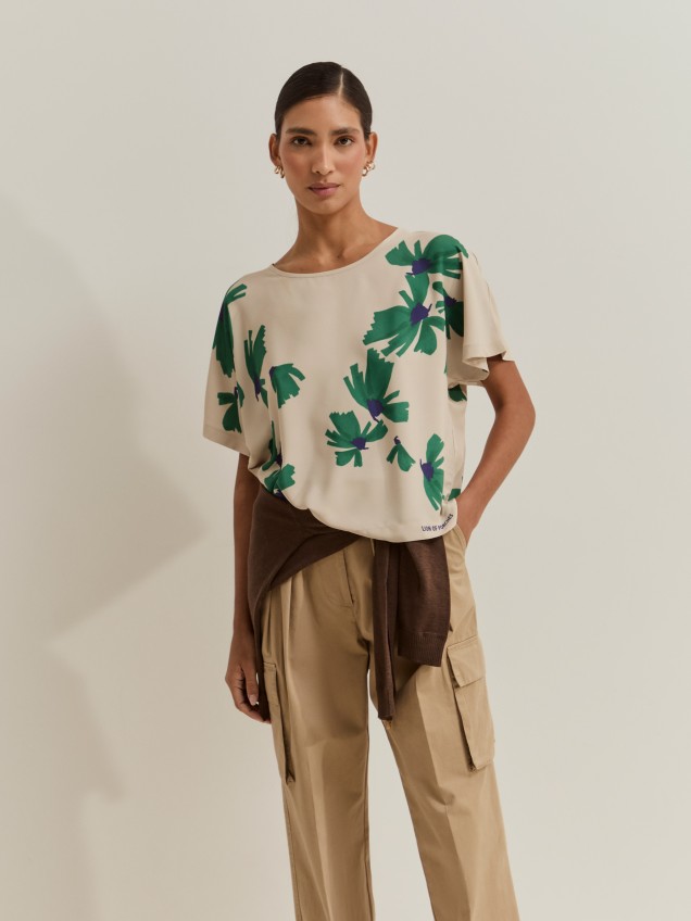 Blusa com padr�o floral