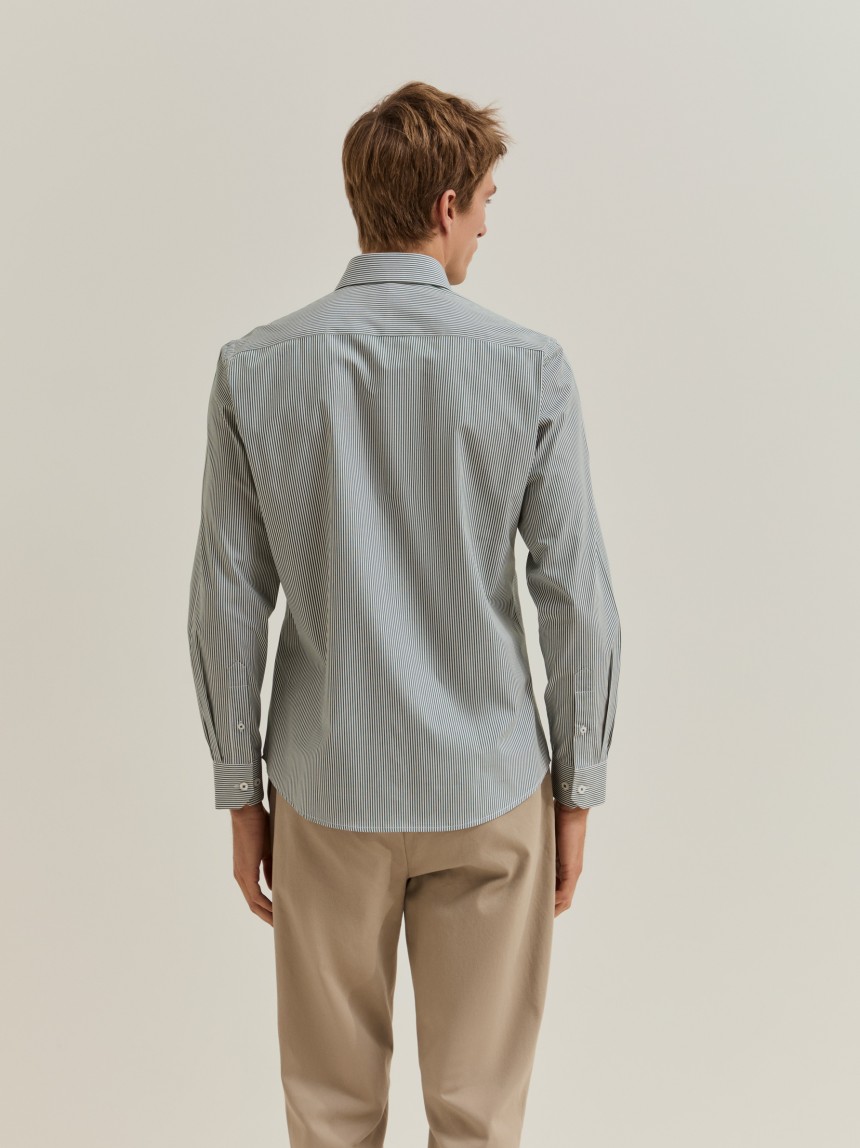 Camisa de corte ajustado a rayas