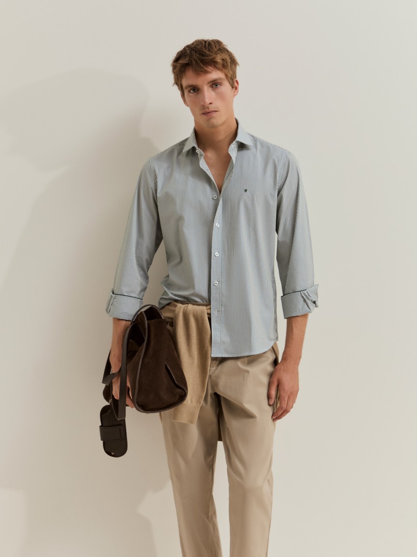 Camisa de corte ajustado a rayas