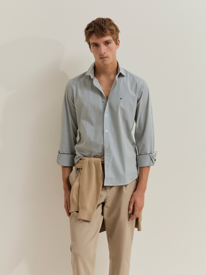 Camisa de corte ajustado a rayas