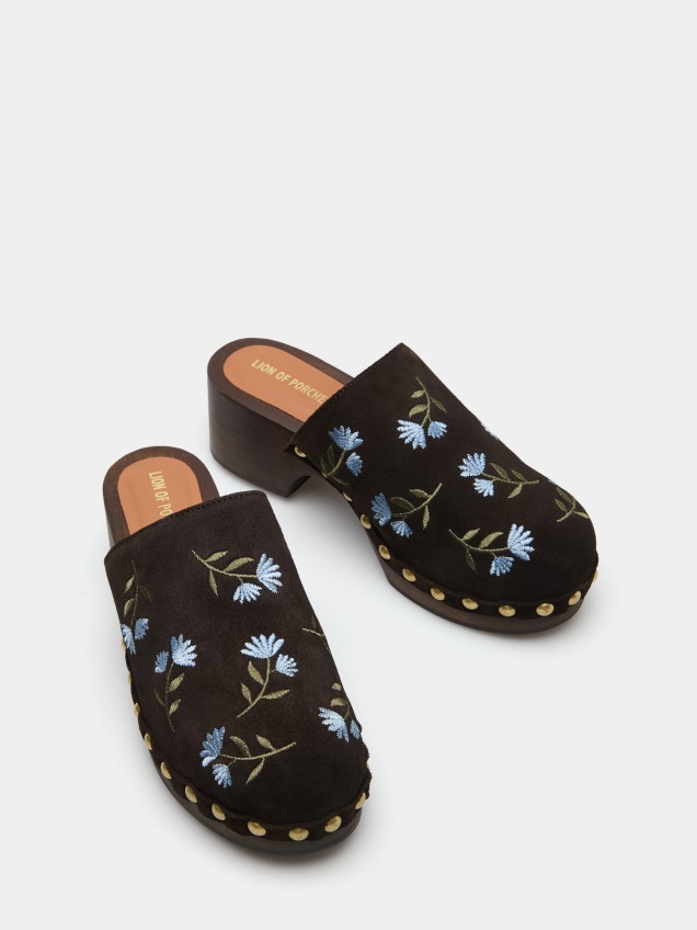 Suede clogs