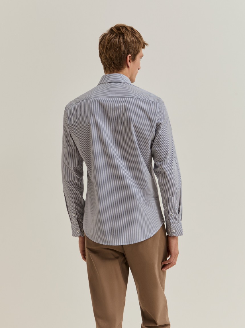 Camisa de corte ajustado a rayas