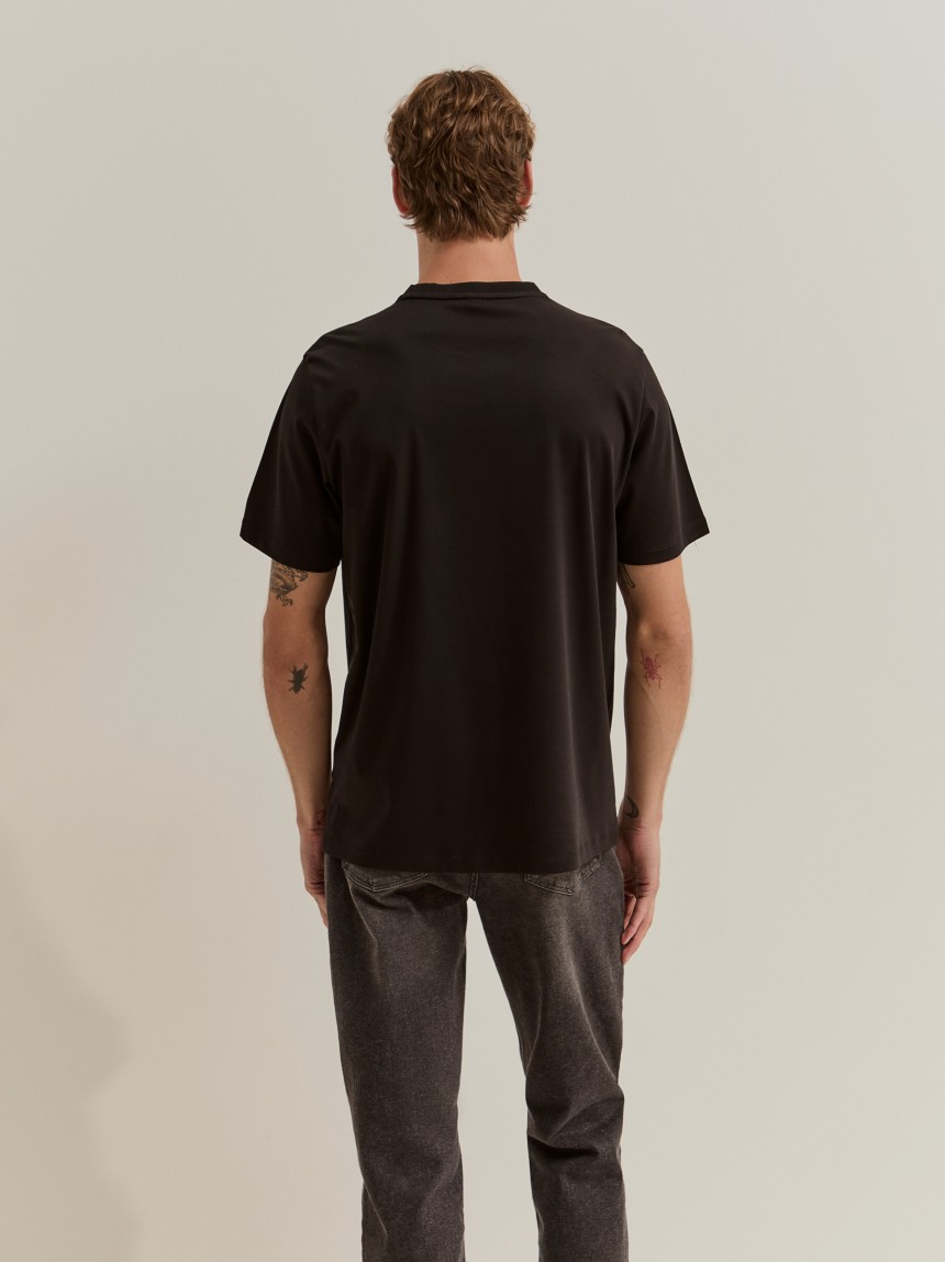 T-shirt b�sica de manga curta