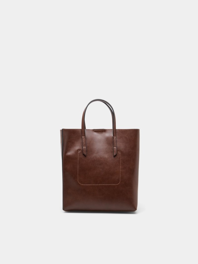 Tote bag with charm