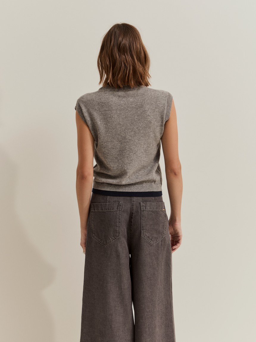 Two-tone wool vest