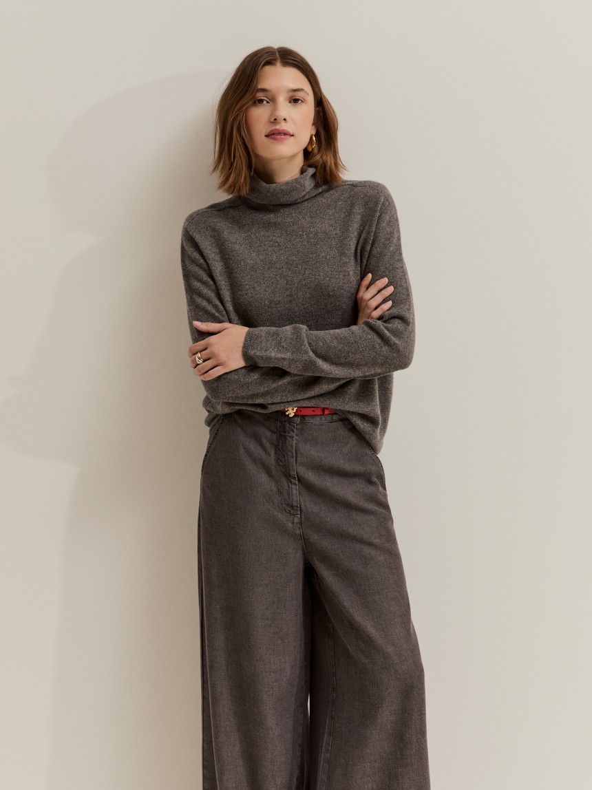 Shimmering turtleneck sweater