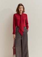 Flowy blouse with a bow.
