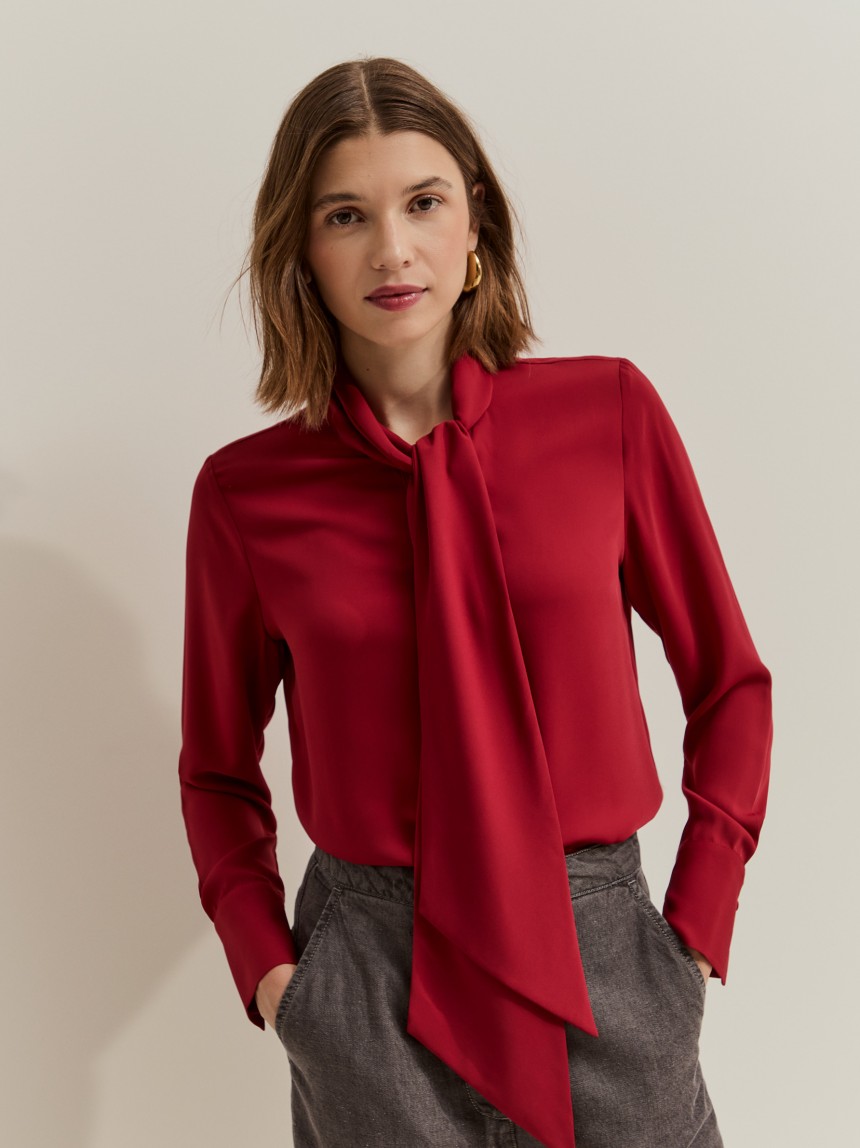 Flowy blouse with a bow.