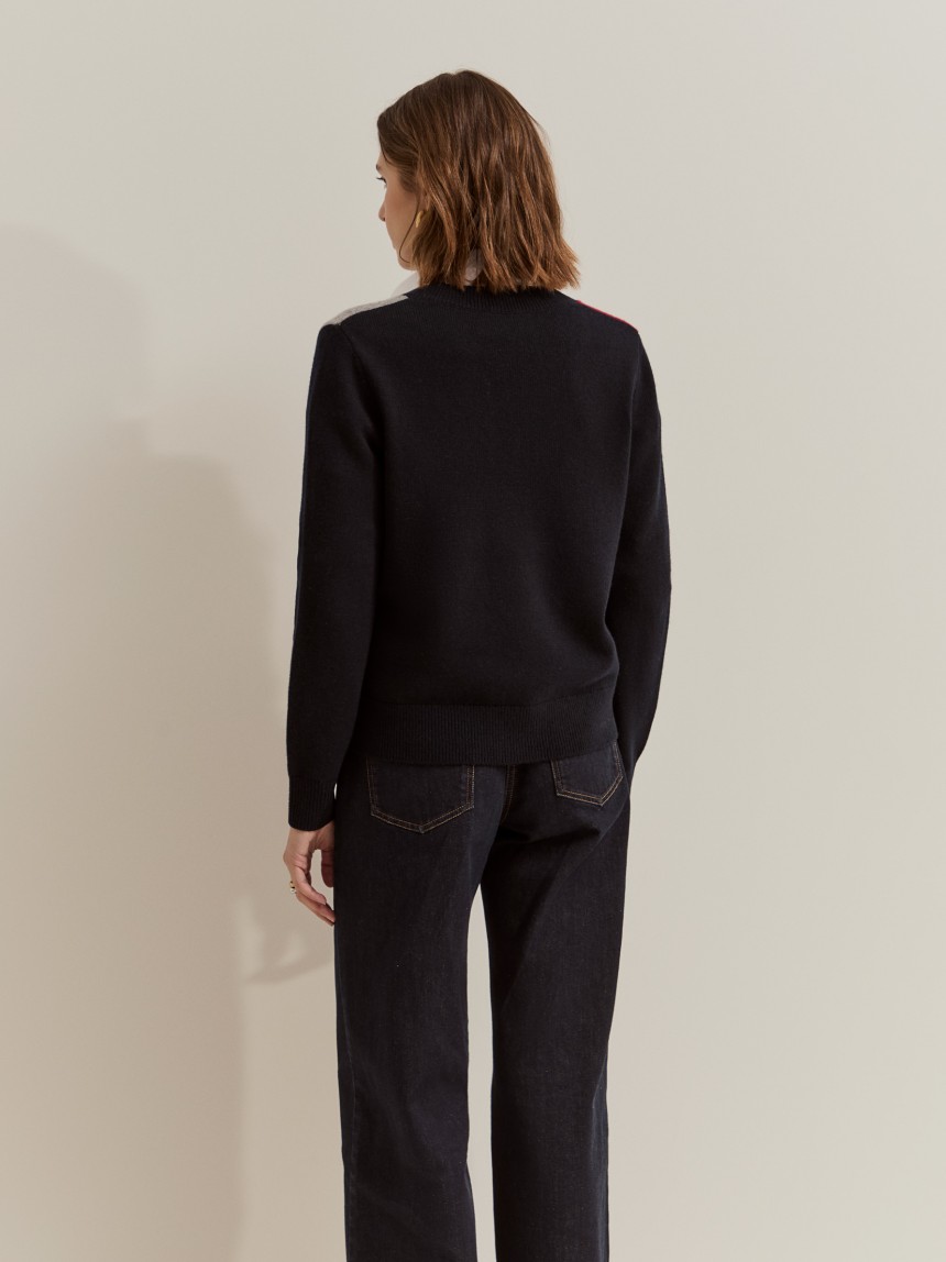 Wool sweater with diamond pattern