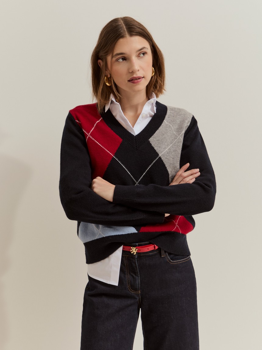 Wool sweater with diamond pattern