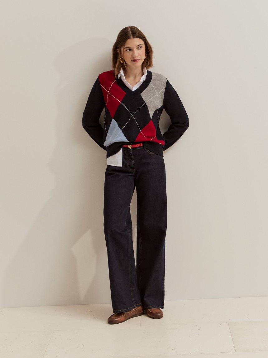 Wool sweater with diamond pattern