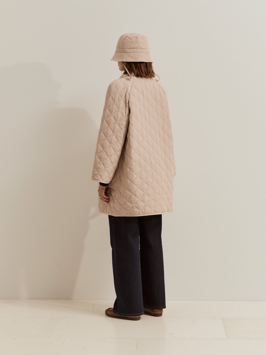 Quilted jacket with a bucket hat