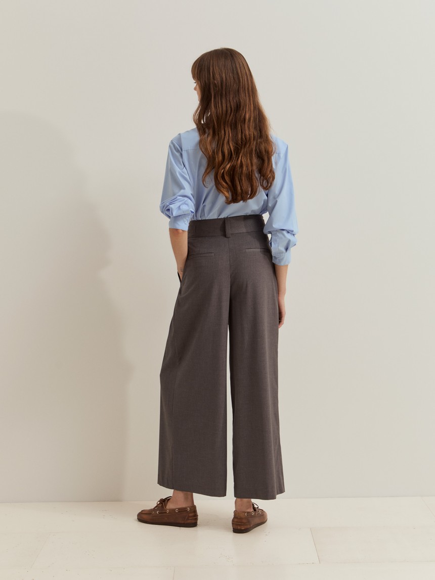Pantalones de corte ancho con pliegues