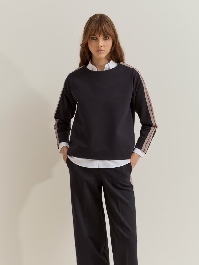 Knitted jumper with side panel - Image product