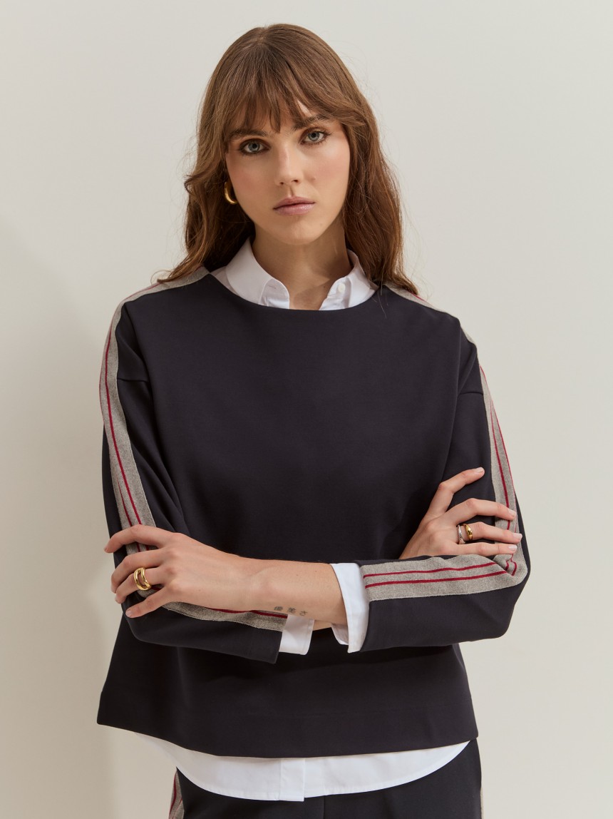 Knitted jumper with side panel