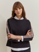 Knitted jumper with side panel